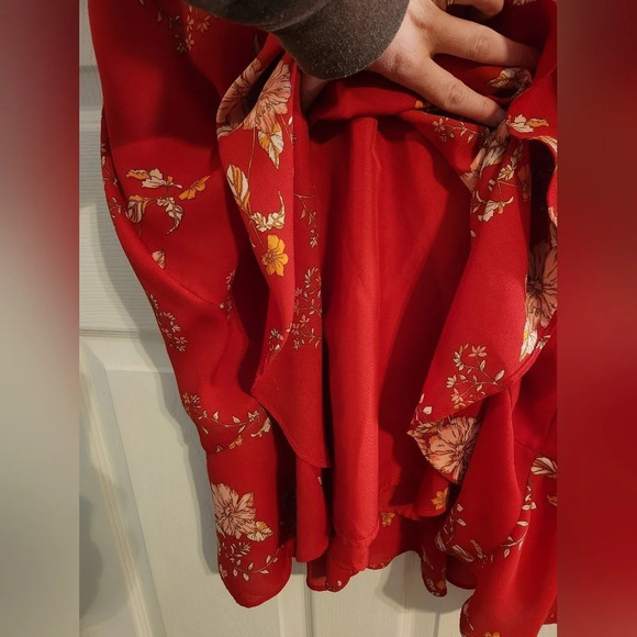 BB Dakota Love Back Atcha hyper bloom red floral ruffled tie mini dress size 8 - Picture 9 of 12